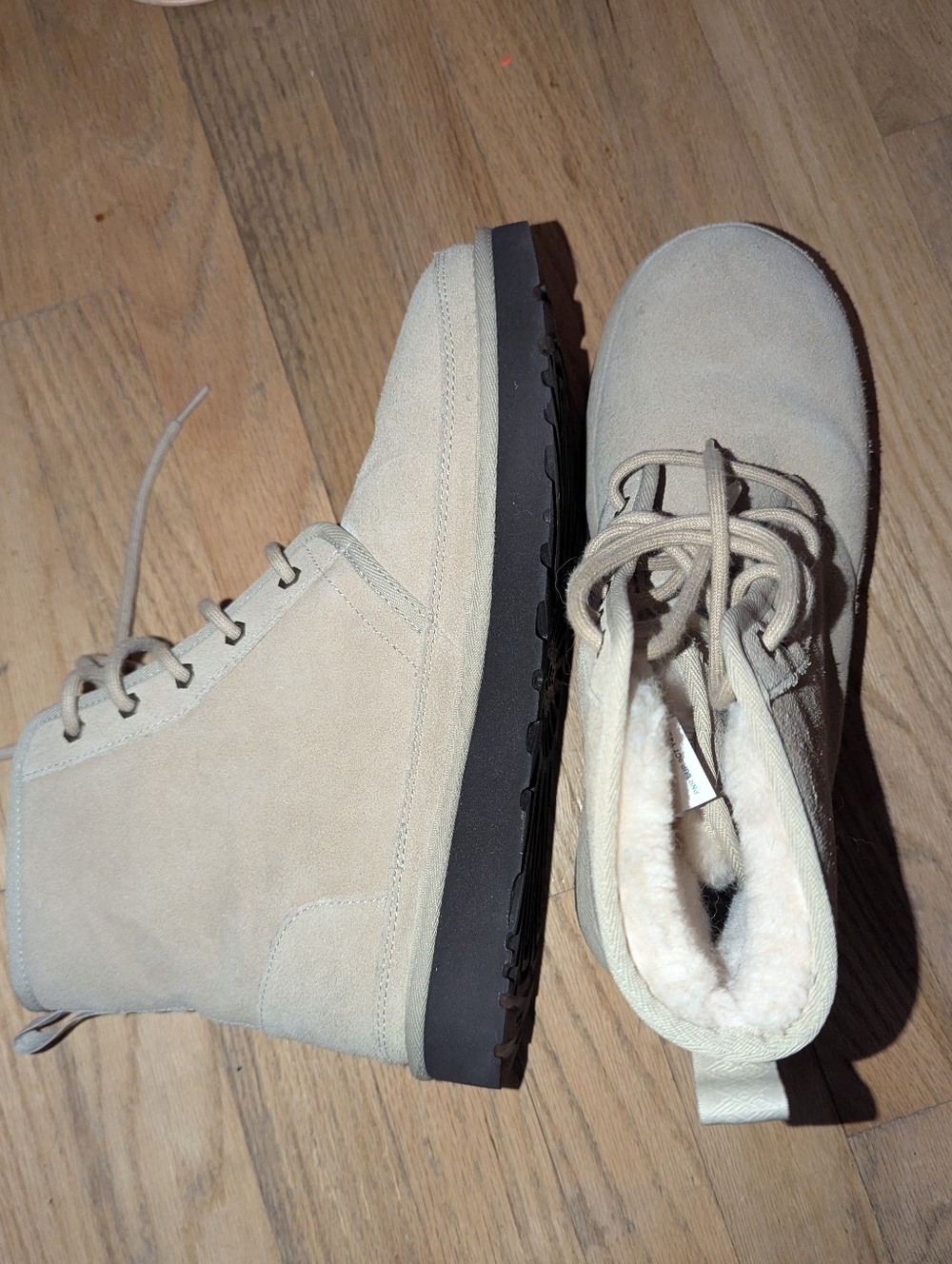 UGG Size 11 Suede Lace Up Winter Boots Sherpa Lined Beige Tan Ankle Boot
